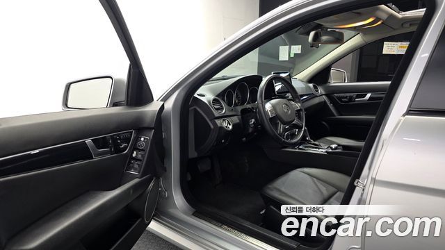 Mercedes-Benz C-Class (W204) C200 CGI 2012 — фото 10