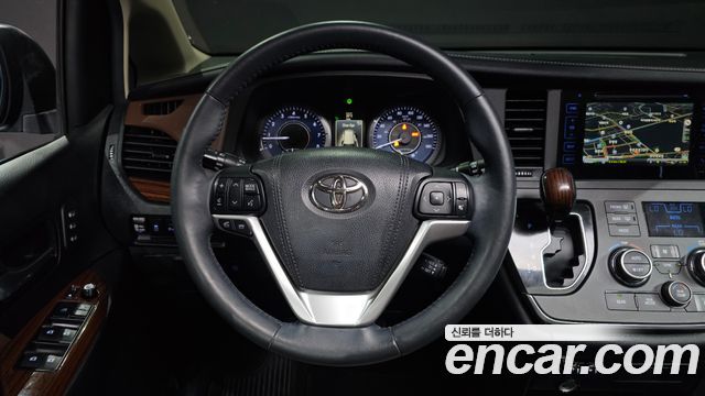 Toyota Sienna 3.5 AWD 2015 — фото 17