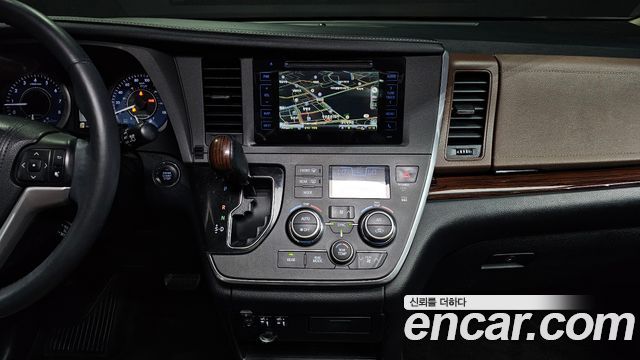 Toyota Sienna 3.5 AWD 2015 — фото 18