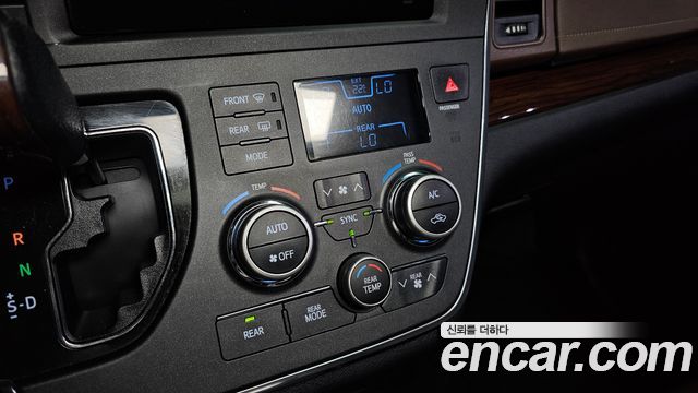 Toyota Sienna 3.5 AWD 2015 — фото 20