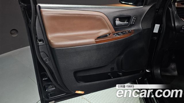 Toyota Sienna 3.5 AWD 2015 — фото 30