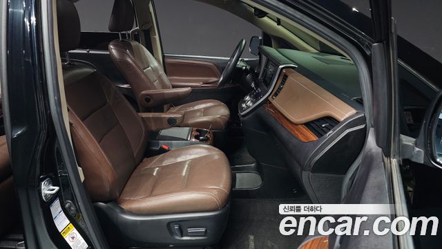 Toyota Sienna 3.5 AWD 2015 — фото 32