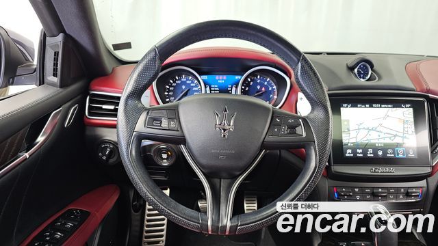 Maserati Ghibli 3.0 GranSport 3rd 2020 — фото 13