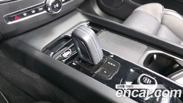 Volvo XC60 (II) T8 R-Design 2021 — фото 9