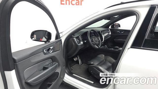 Volvo XC60 (II) T8 R-Design 2021 — фото 10