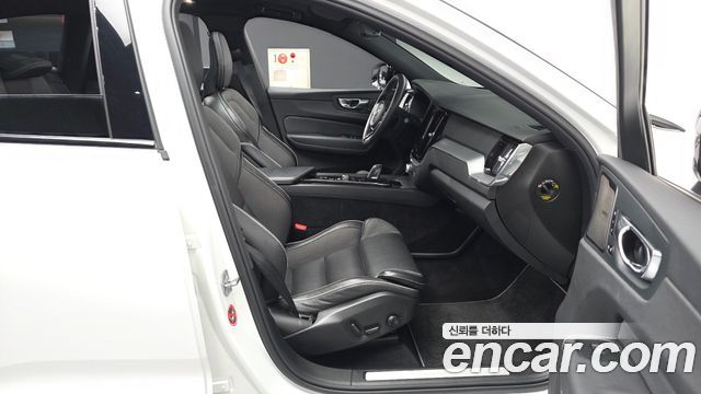 Volvo XC60 (II) T8 R-Design 2021 — фото 11
