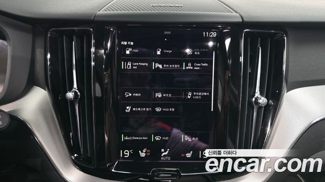 Volvo XC60 (II) T8 R-Design 2021 — фото 16