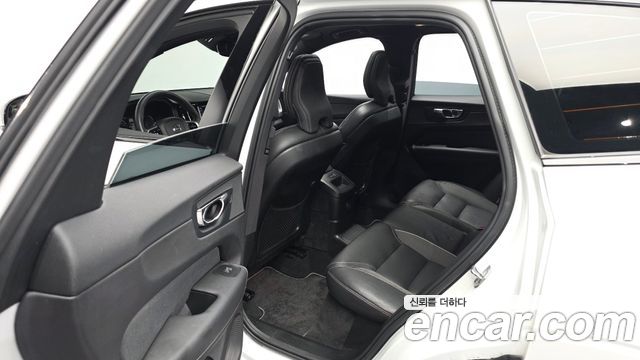 Volvo XC60 (II) T8 R-Design 2021 — фото 26