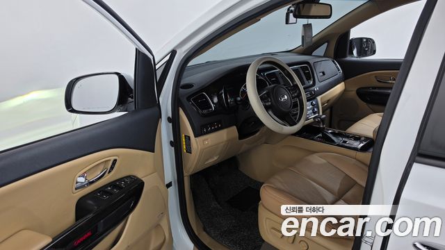 Kia Carnival 7-Seater Limousine President 2019 — фото 10