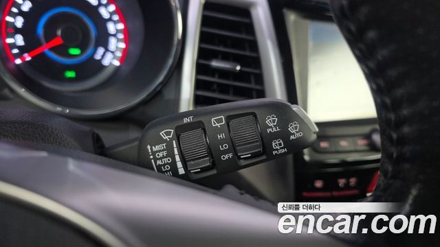 KG Mobility (SsangYong) Tivoli LX 2WD DLX 2015 — фото 16