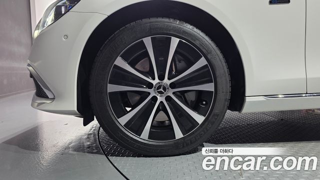 Mercedes-Benz E-Class (W213) E300e 4MATIC Exclusive 2021 — фото 5