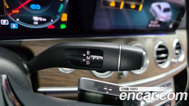Mercedes-Benz E-Class (W213) E300e 4MATIC Exclusive 2021 — фото 9
