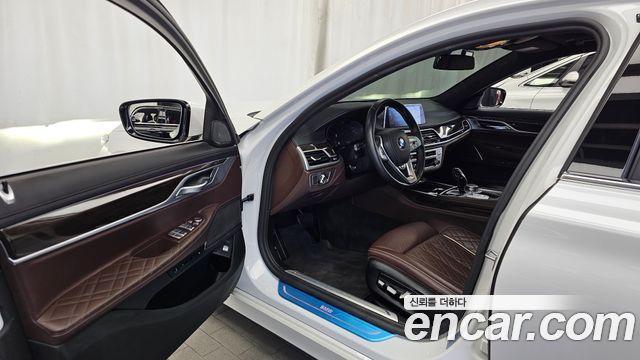BMW 7 Series (G11) 730Ld xDrive Design Pure Excellence 2021 — фото 10