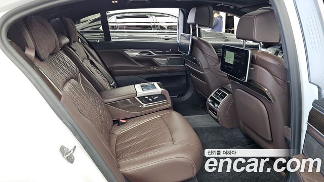 BMW 7 Series (G11) 730Ld xDrive Design Pure Excellence 2021 — фото 12