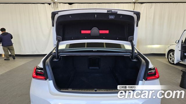 BMW 7 Series (G11) 730Ld xDrive Design Pure Excellence 2021 — фото 20