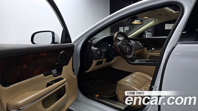 Jaguar XJ 3.0D Premium Luxury SWB X351 2013 — фото 10