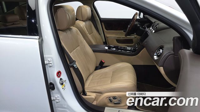 Jaguar XJ 3.0D Premium Luxury SWB X351 2013 — фото 15