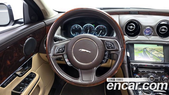 Jaguar XJ 3.0D Premium Luxury SWB X351 2013 — фото 17