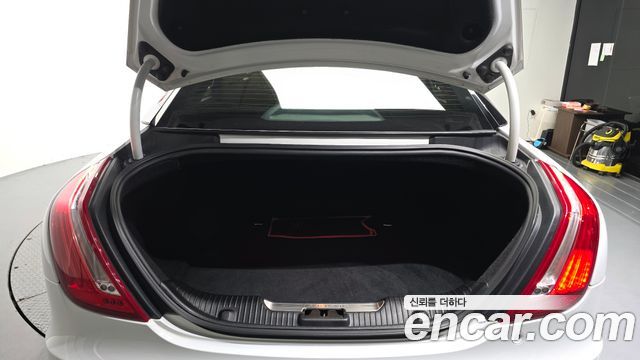 Jaguar XJ 3.0D Premium Luxury SWB X351 2013 — фото 24