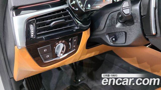 BMW 5 Series (G30) 520d Luxury Special Edition 2018 — фото 12