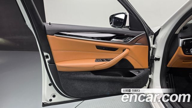 BMW 5 Series (G30) 520d Luxury Special Edition 2018 — фото 24