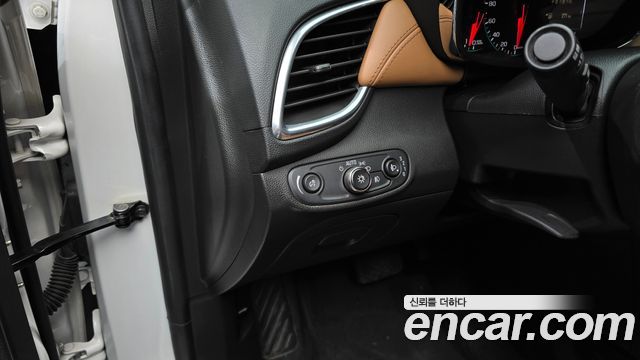 Chevrolet Trax 1.4 Premier 2018 — фото 20
