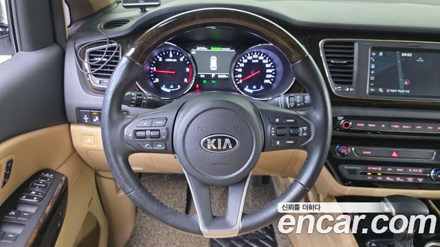 Kia Carnival 7-Seater Limousine President 2020 — фото 13