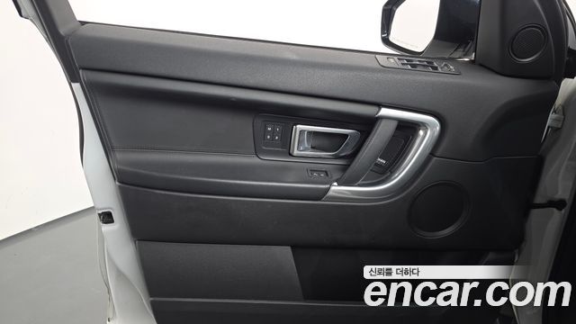 Land Rover Discovery Sport 2.0 TD4 HSE Luxury 2017 — фото 24