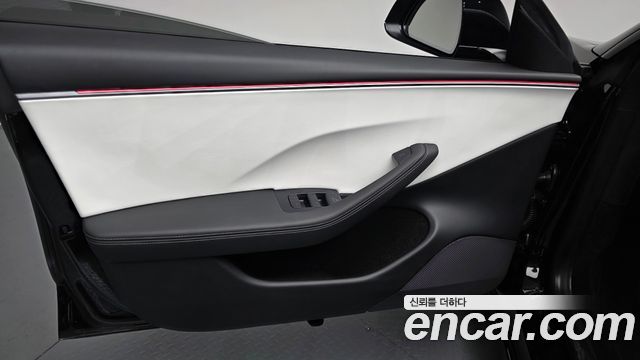 Tesla Model 3 Premium Long Range RWD 2026 — фото 24