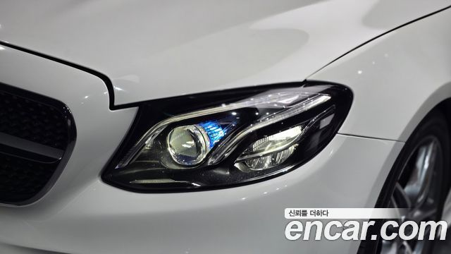 Mercedes-Benz E-Class (W213) E220d Cabriolet 2018 — фото 22