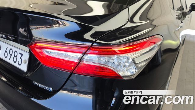 Toyota Camry (XV70) 2.5 XLE Hybrid 2019 — фото 23