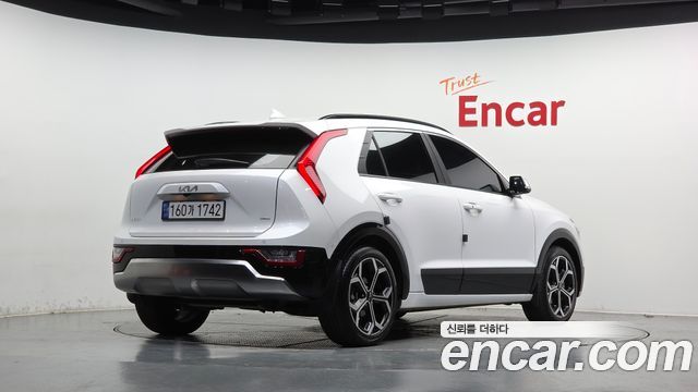 Kia Niro Signature 2023 — фото 2
