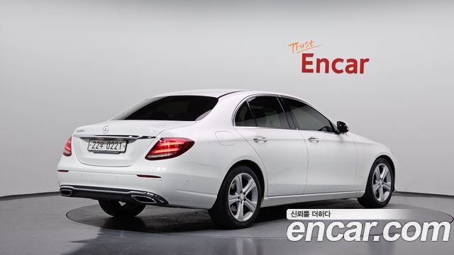 Mercedes-Benz E-Class (W213) E220d Avantgarde 2017 — фото 2