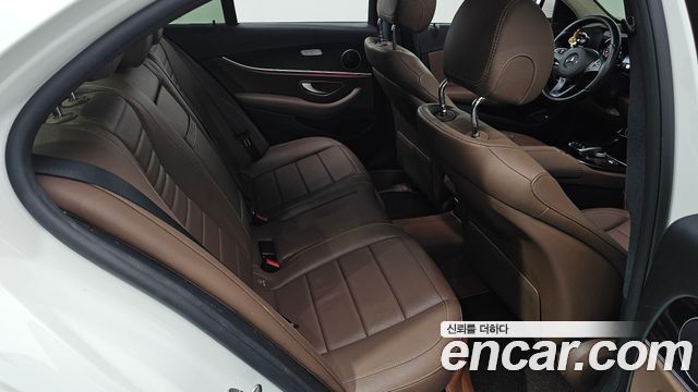 Mercedes-Benz E-Class (W213) E220d Avantgarde 2017 — фото 16