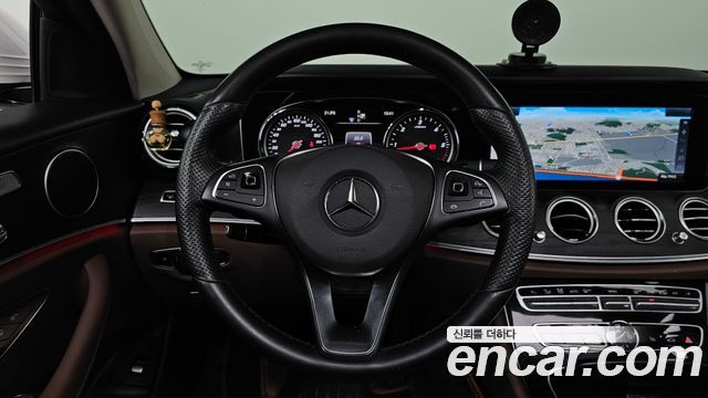 Mercedes-Benz E-Class (W213) E220d Avantgarde 2017 — фото 17