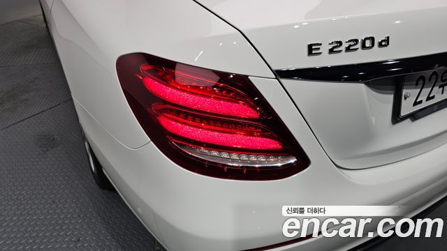 Mercedes-Benz E-Class (W213) E220d Avantgarde 2017 — фото 29