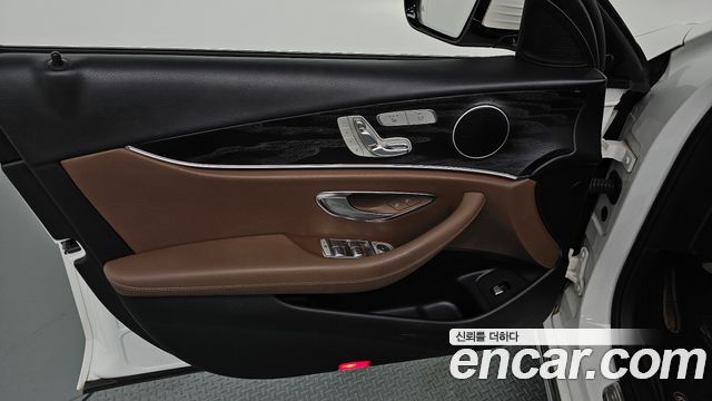 Mercedes-Benz E-Class (W213) E220d Avantgarde 2017 — фото 30