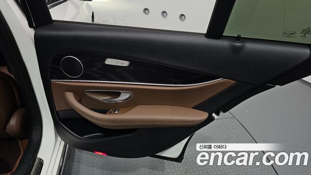 Mercedes-Benz E-Class (W213) E220d Avantgarde 2017 — фото 31