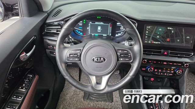 Kia Niro 1.6 HEV Noblesse Special 2020 — фото 13