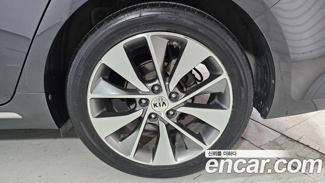 Kia K5 (II) 2.0 SX Style Edition 2018 — фото 21