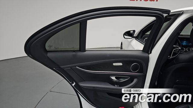 Mercedes-Benz E-Class (W213) E250 AMG Line 2023 — фото 25