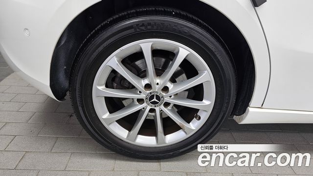 Mercedes-Benz A-Class (W177) A220 Hatchback 2019 — фото 5