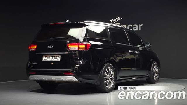 Kia Carnival 9-seater Noblesse 2017 — фото 2