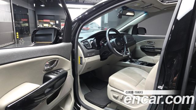Kia Carnival 9-seater Noblesse 2017 — фото 10