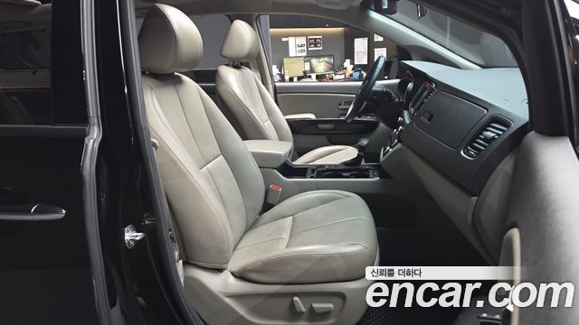Kia Carnival 9-seater Noblesse 2017 — фото 11