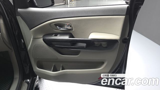 Kia Carnival 9-seater Noblesse 2017 — фото 24