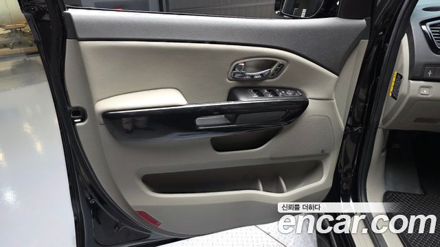 Kia Carnival 9-seater Noblesse 2017 — фото 25