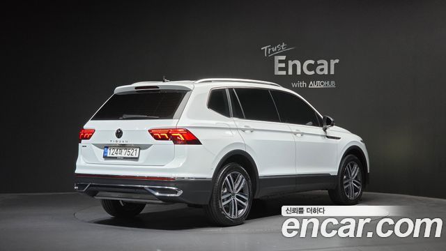 Volkswagen Tiguan Allspace 2.0 TSI Prestige 2023 — фото 2