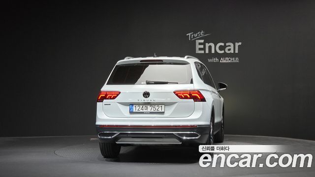Volkswagen Tiguan Allspace 2.0 TSI Prestige 2023 — фото 4