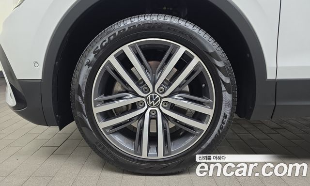 Volkswagen Tiguan Allspace 2.0 TSI Prestige 2023 — фото 5